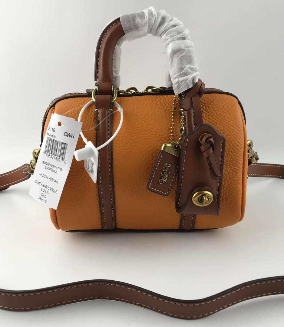 🍀 CCH Small Ruby (Category: Luxury Bags & Wallets) located in Manila. Submitted by vera.prudence (Listing ID 1179153627, Image 3). Description: 🍀 CCH Small Ruby ▪️7" (L) x 4 3/4" (H) x 4 1/4" (W) 💰 P2,200 ▪️Actual photo ▪️Plus SF.