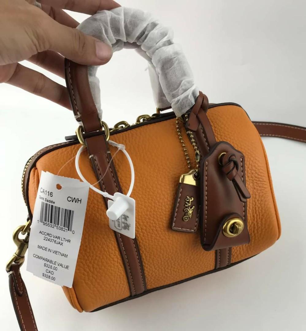 🍀 CCH Small Ruby (Category: Luxury Bags & Wallets) located in Manila. Submitted by vera.prudence (Listing ID 1179153627, Image 2). Description: 🍀 CCH Small Ruby ▪️7" (L) x 4 3/4" (H) x 4 1/4" (W) 💰 P2,200 ▪️Actual photo ▪️Plus SF.