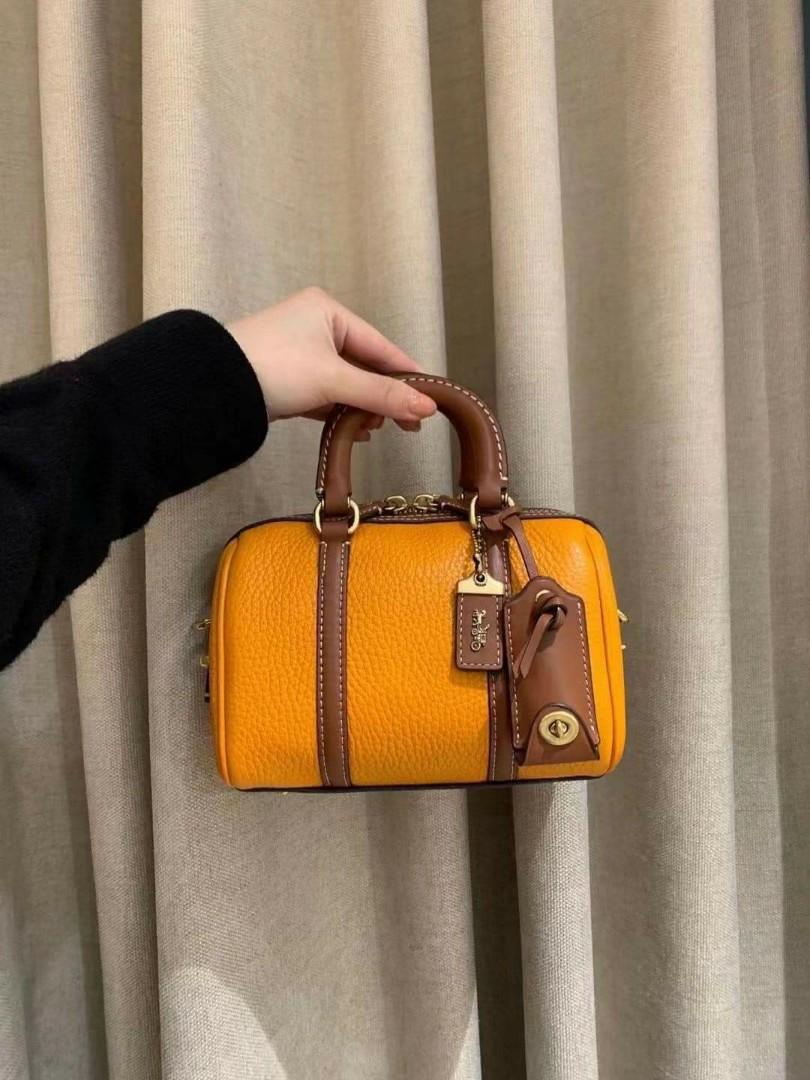 🍀 CCH Small Ruby (Category: Luxury Bags & Wallets) located in Manila. Submitted by vera.prudence (Listing ID 1179153627, Image 1). Description: 🍀 CCH Small Ruby ▪️7" (L) x 4 3/4" (H) x 4 1/4" (W) 💰 P2,200 ▪️Actual photo ▪️Plus SF.