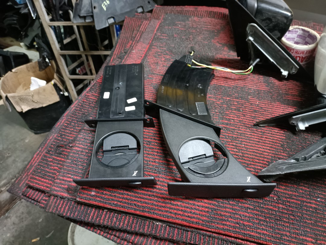 Bmw e60 sale cup holder replacement