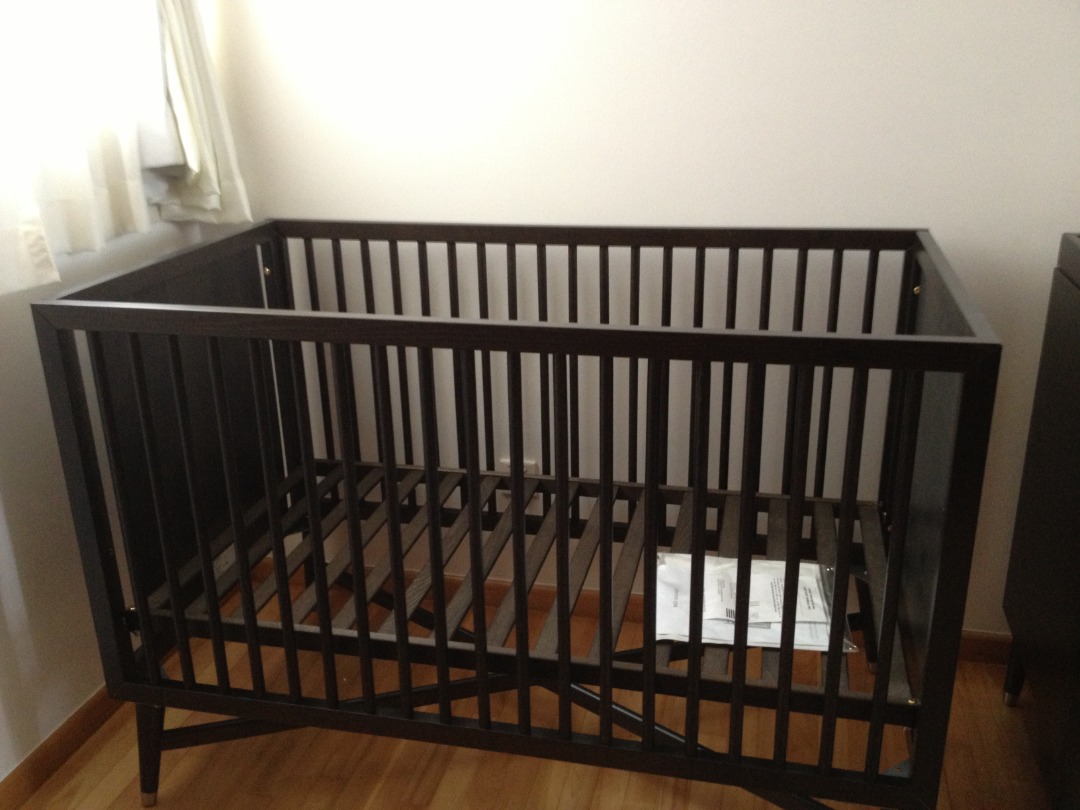 Dwell mid top century crib