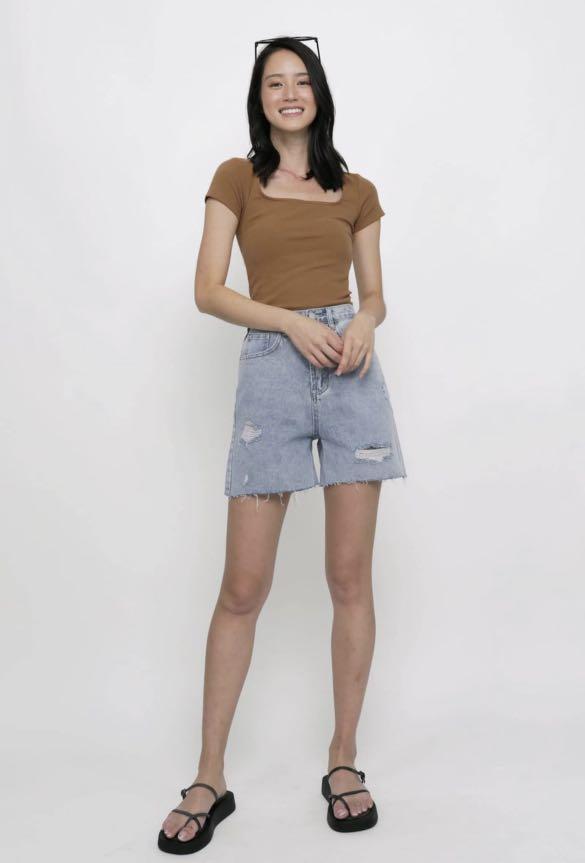 Essence Basic Top (Camel) (Category: Shirts) located in Singapore. Submitted by fl0ral (Listing ID 1179213860, Image 2). Description: From The Tinsel Rack TTR Tagged size S RTP $28.9 Tag removed but only worn to try on PTP 13.5"-15.5" Shoulders 13" Sleeve length 5" Length 20.5" If you liked our Liberty Basic Top, meet her little sister Essence that features a more modest and longer cutting. It's flatters all and looks great tucked in a pair of je