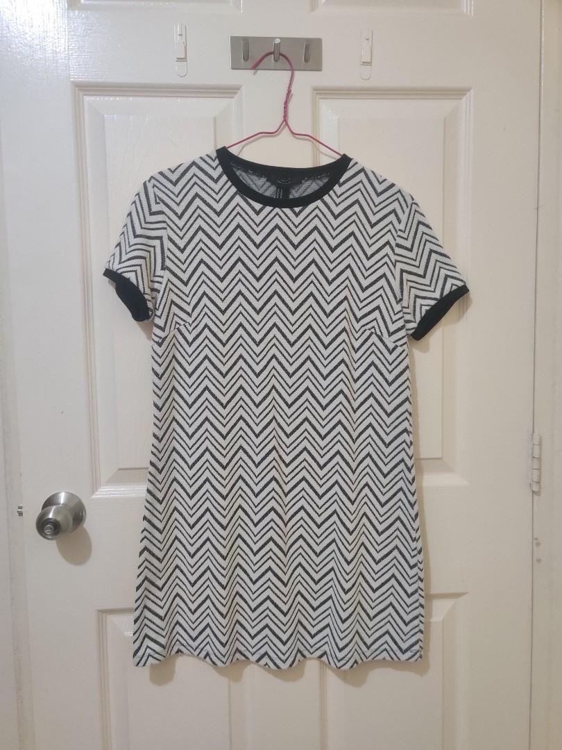 Forever 21 Easy Tshirt Dress (Category: Dresses) located in Taguig. Submitted by rdrxscc (Listing ID 1179201226, Image 1). Description: Used couple of times. Fits well for a petite girl! Above the knees for 4'11 girl like me. Rfs:decluterring.