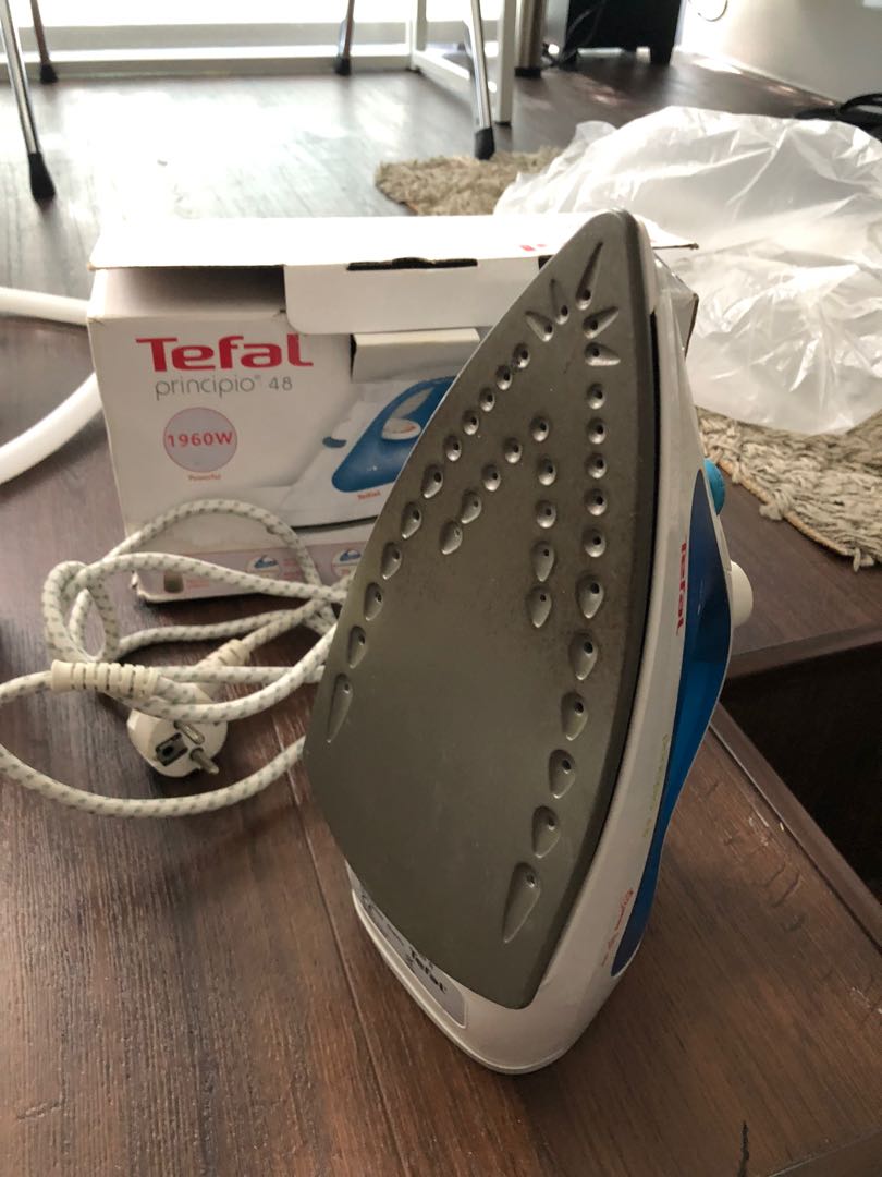 Iron Tefal 1960W working condition and cheap!, TV & Home Appliances