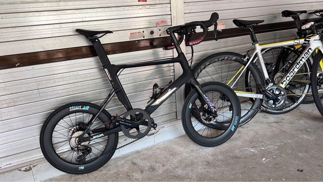 Java CL mini Velo (Category: Bicycles) located in Singapore. Submitted by bdons1 (Listing ID 1179093070, Image 2). Description: Jave CL mini velo - Carbon Seat post ** Full Dura Ace part ** Dura Ace crank with lightwork chainring Dura ace derailleur Dura ace rotor Dura ace shifter Dura ace hydro brake caliper Cassette Jagwire polish shifting cable KMC DLC chain Carbon bottle cage BB infinite BB infinite jockey wheel DT Swiss 180 exp wheelset Pana