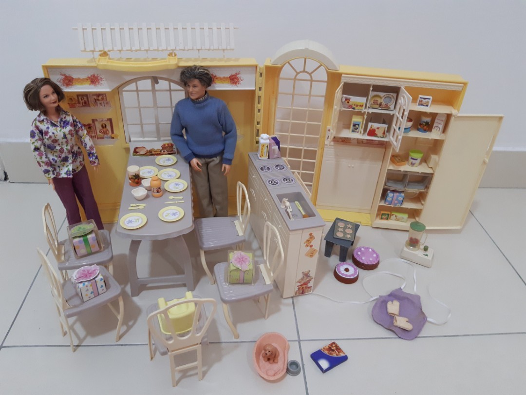 Mattel Barbie Happy Family Grandma Kitchrn giftset, Hobbies & Toys, Toys &  Games on Carousell