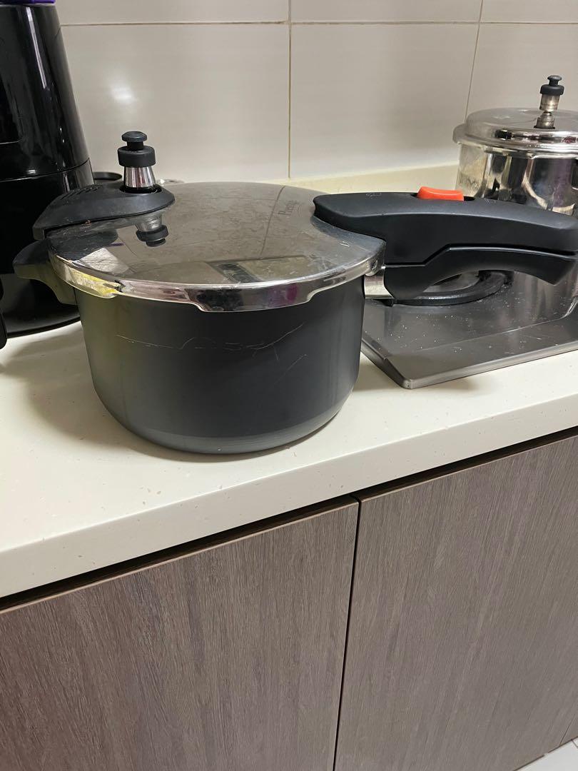 PRESTIGE 5.5 litres nonstick pressure cooker, TV & Home Appliances