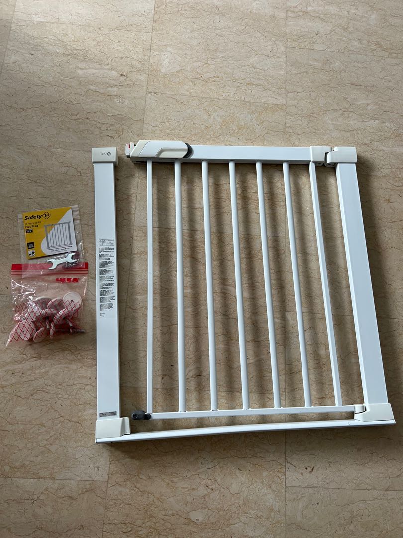 Safety First Baby Gate 7380cm, Babies & Kids, Baby Nursery & Kids