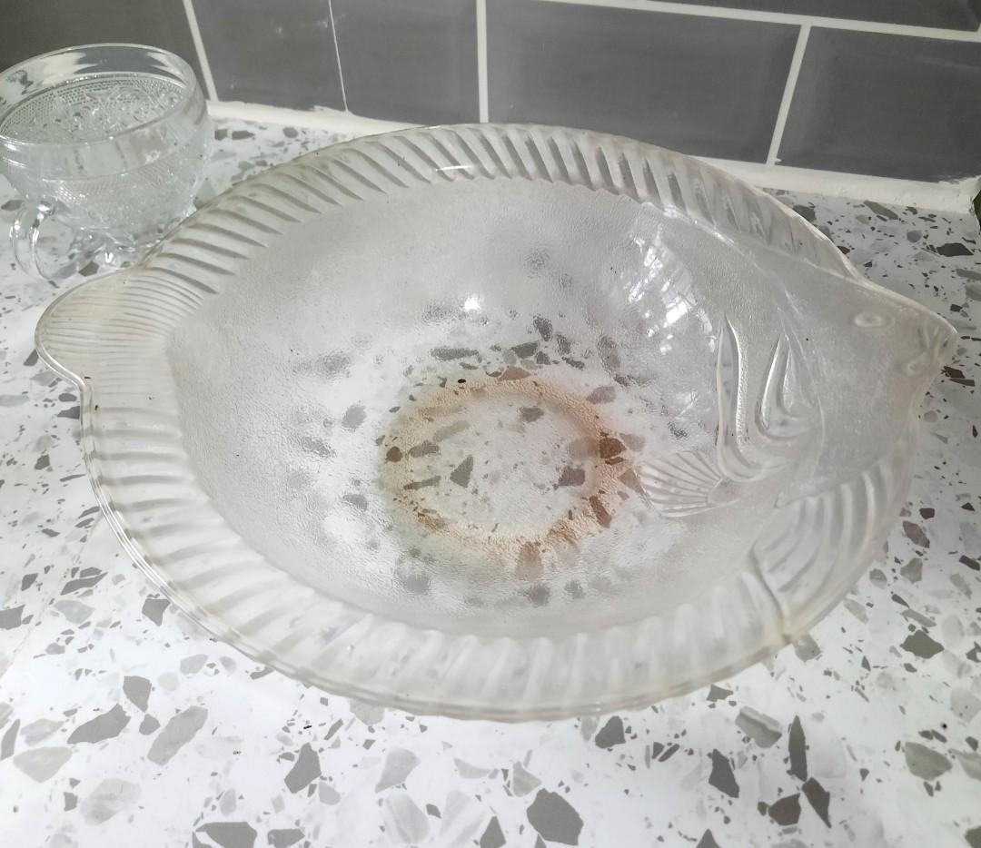 Serving Bowl Clear Vintage (Category: Dinnerware & Cutlery) located in Makati City. Submitted by darlenc (Listing ID 1179223181, Image 2). Description: Vintage Serving Bowl Fish Shape made from clear glass. The glass has been delicately etched and shape. Specification - 25 cm Round.