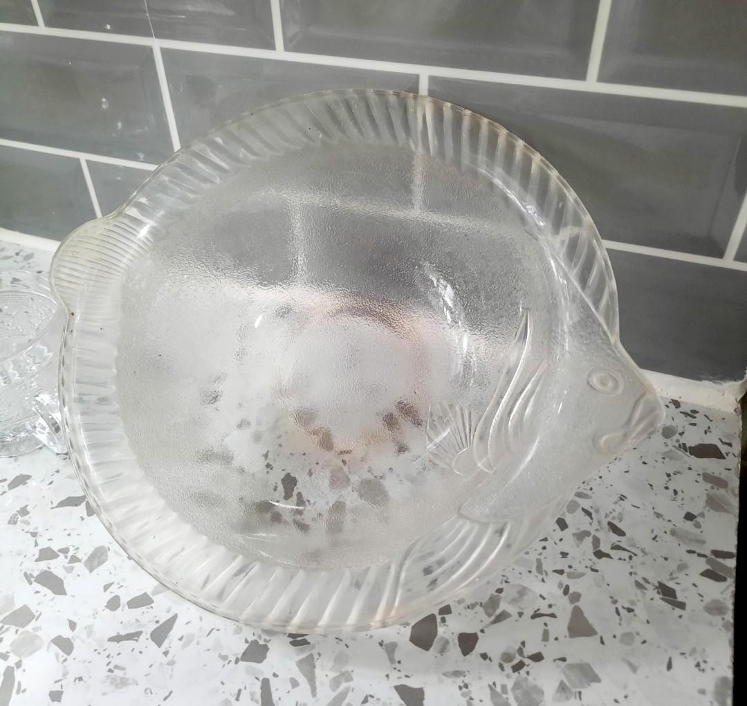 Serving Bowl Clear Vintage (Category: Dinnerware & Cutlery) located in Makati City. Submitted by darlenc (Listing ID 1179223181, Image 1). Description: Vintage Serving Bowl Fish Shape made from clear glass. The glass has been delicately etched and shape. Specification - 25 cm Round.