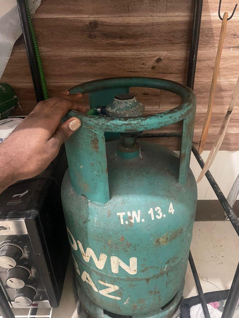 Twin gas cooker with the gas cylinder, TV & Home Appliances, Kitchen Appliances, Cookers on