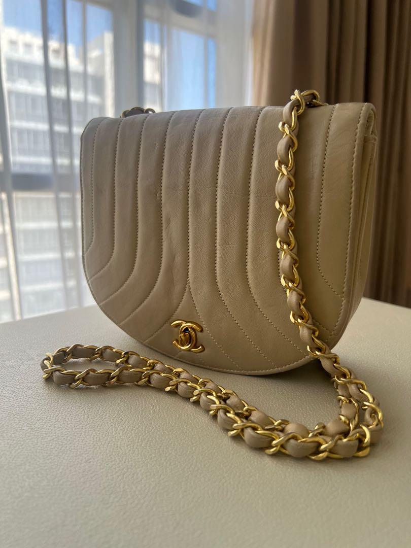 Vintage Chanel Circle Flap GHW, Luxury, Bags & Wallets on Carousell