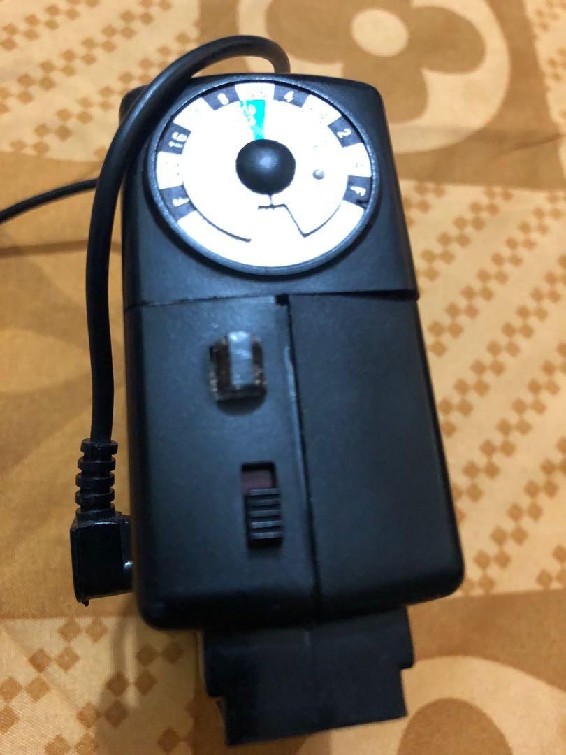 Vintage VivitarAuto 220 Electronic Flash (Category: Flashes) located in Imus. Submitted by verjel-31076 (Listing ID 1179112385, Image 3). Description: Vintage Electronic Flash Collectible untested.
