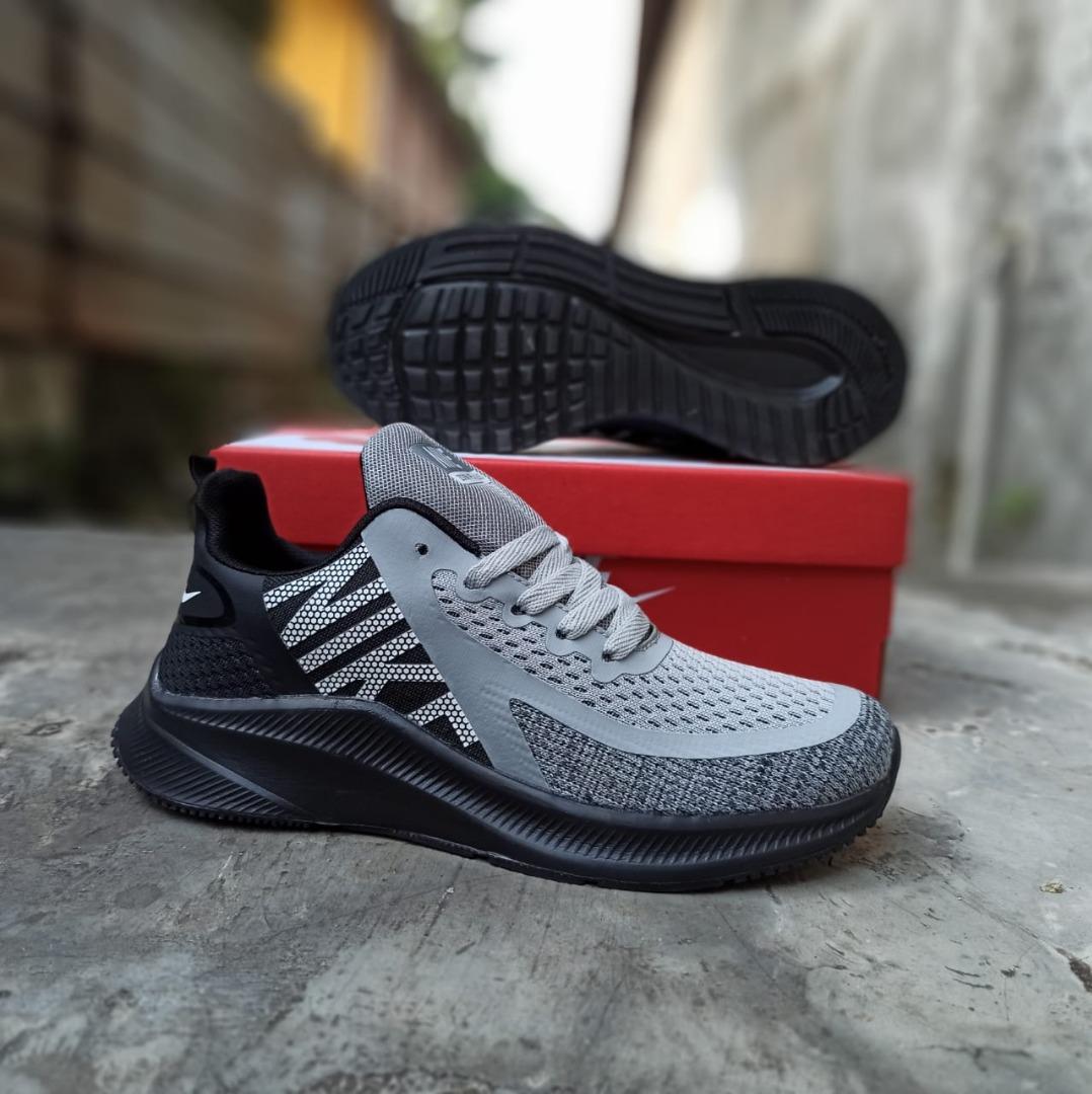 0822.2083.0527 Tsel jual sepatu sneakers surabaya jual sepatu