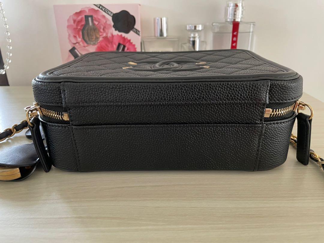 100 Authentic Chanel Vanity Medium Caviar GHW, Luxury, Bags & Wallets