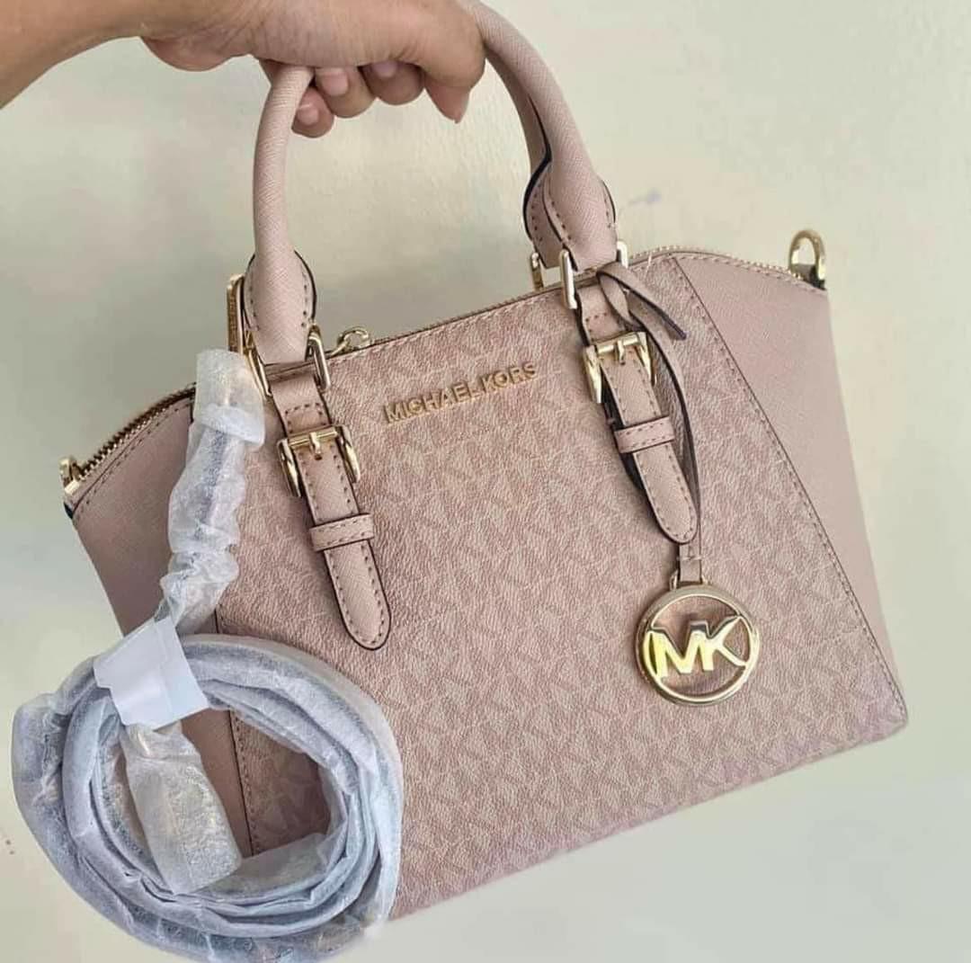 🇺🇲Authentic Michael Kors Medium Ciara Messenger🇺🇲 (Category: Luxury Bags & Wallets) located in Santa Cruz. Submitted by janelovebagswatchesshoesph (Listing ID 1179365067, Image 1). Description: Saffiano leather Top zip closure Double top handles, adjustable removable shoulder cross body strap Interior : 1 slip pocket, 1 zip secure pocket. Signature lining, front logo and gold hardware; Bottom 9.1 Top 11 L x 7.8 H x 3.9 D.