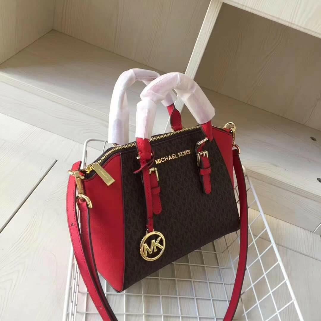 🇺🇲Authentic Michael Kors Medium Ciara Messenger🇺🇲 (Category: Luxury Bags & Wallets) located in Santa Cruz. Submitted by janelovebagswatchesshoesph (Listing ID 1179365716, Image 2). Description: Saffiano leather Top zip closure Double top handles, adjustable removable shoulder cross body strap Interior : 1 slip pocket, 1 zip secure pocket. Signature lining, front logo and gold hardware; Bottom 9.1 Top 11 L x 7.8 H x 3.9 D.