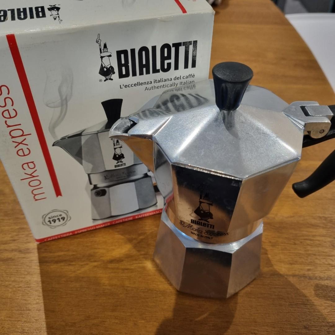 Bialetti Moka Pot Moka Express made in italy, TV & Home Appliances
