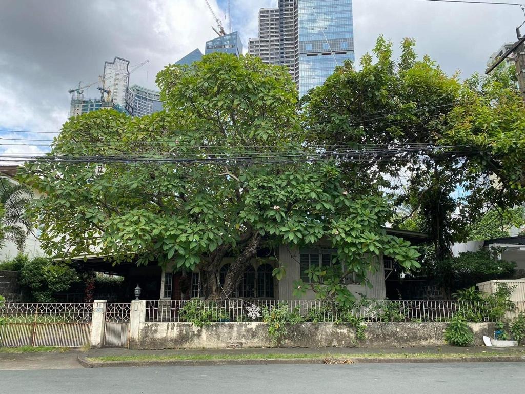 BJS FOR SALE 512 sqm Residential Lot in BelAir 2 Village, Makati