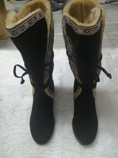 Black Gamuza Boots