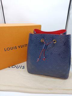 Louis Vuitton Galet Veau Cachemire Soft Lockit PM - Handbag | Pre-owned & Certified | used Second Hand | Unisex