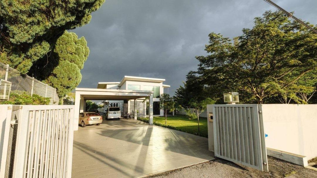 Bungalow Shah Alam Jalan Istana, Seksyen 12, Property, For Sale on