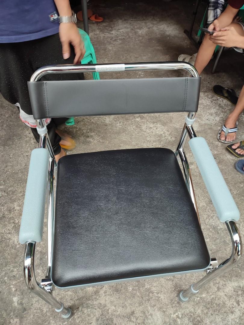 Commode Chair w/ Foam w/o Wheels, Health & Nutrition, Medical Supplies ...