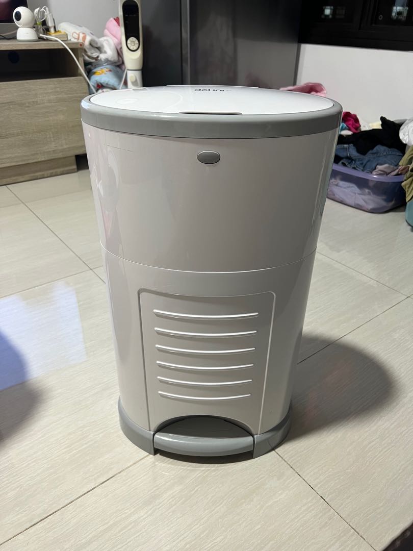 Dekor diaper trash bin, Babies & Kids, Bathing & Changing, Other Baby