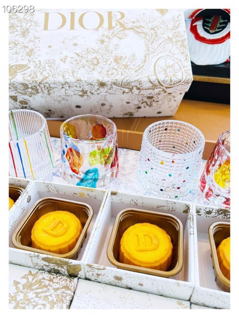 2022 Dior Vip mooncake box, 名牌, 飾物及配件- Carousell