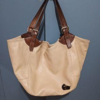 Dooney and Bourke Genuine leather tote bag