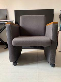 Heavy duty accent chair with wheels