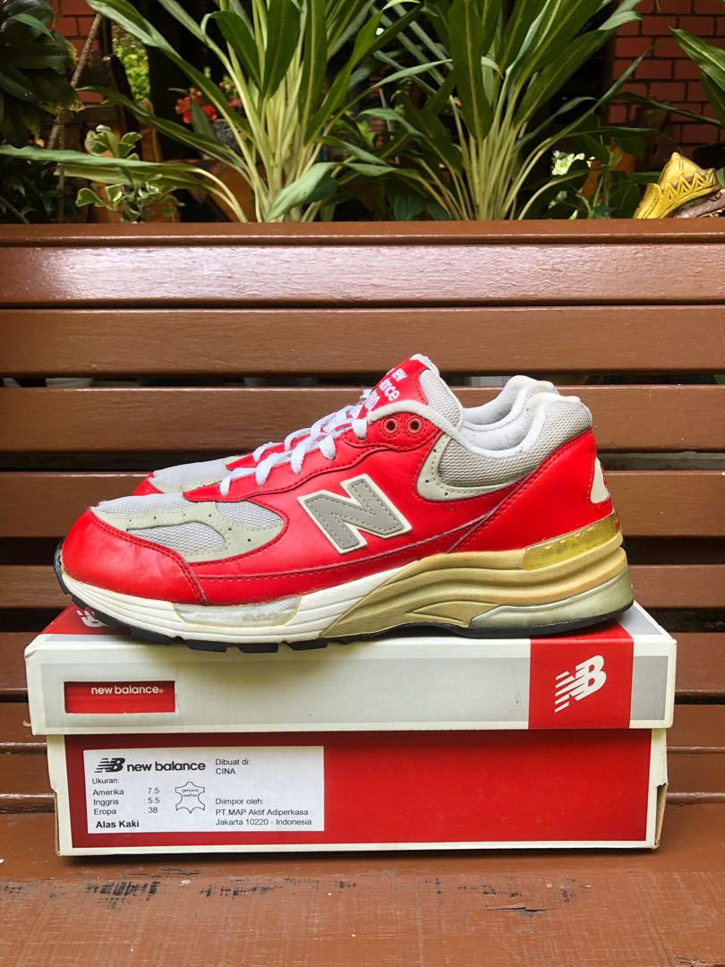 New Balance 880 vintage Fesyen Pria Sepatu Sneakers di Carousell
