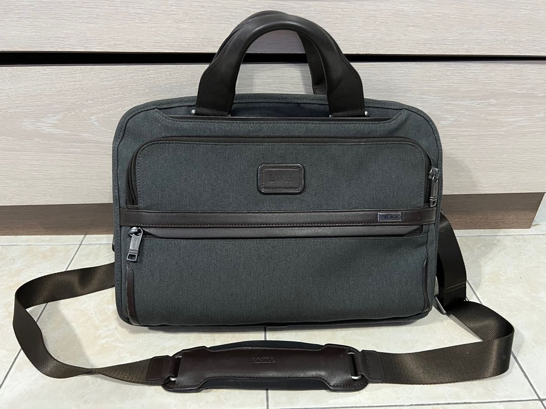 Tumi triple best sale compartment brief review