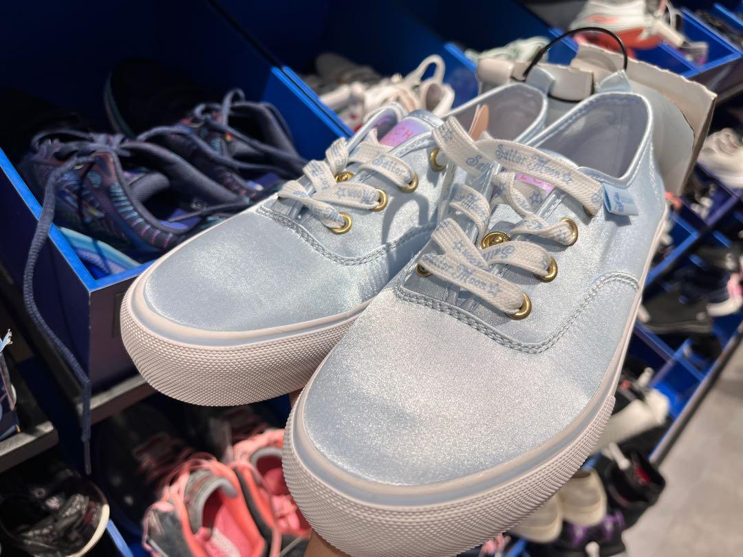 Skechers crossover 2025