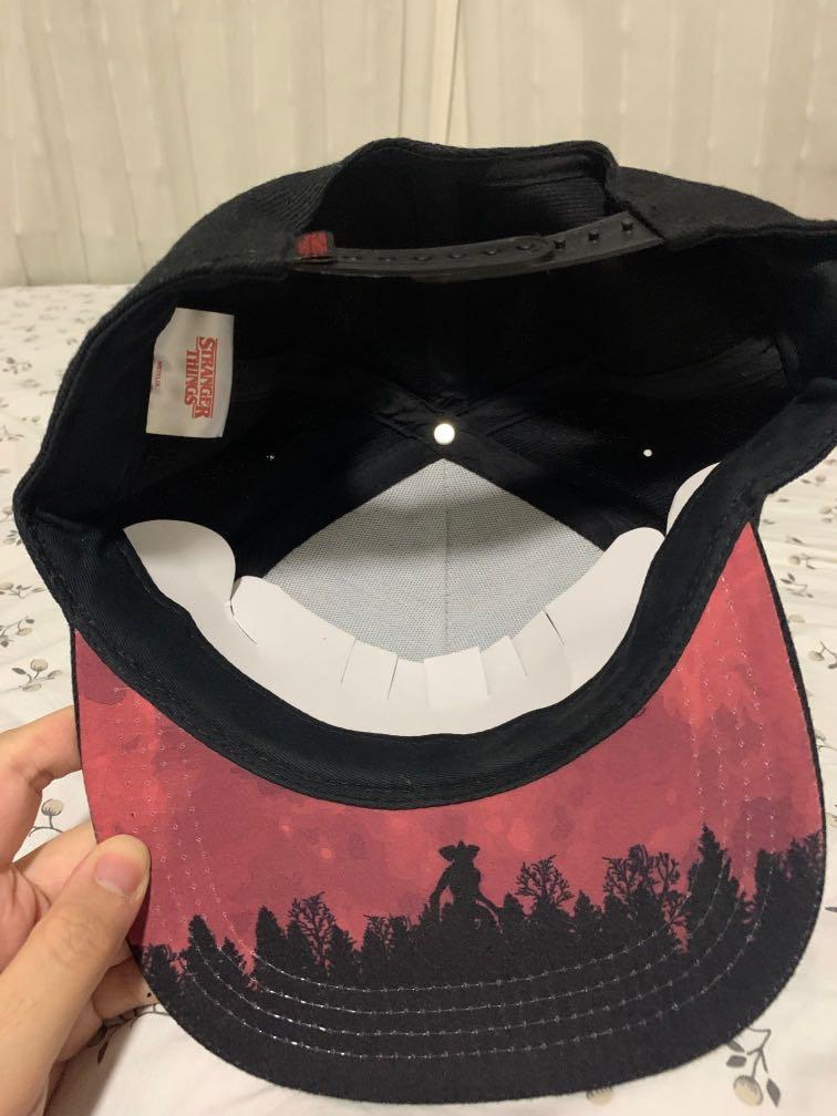 Produktbild von Stranger Things Baseball-Cap – Offizielle Lizenz, Mit Netzrückseite & Verstellbarer Schnalle | Perfekt Für Fans, Aus Robustem Polyester