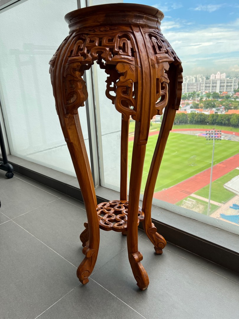 Tall corner table shop stand