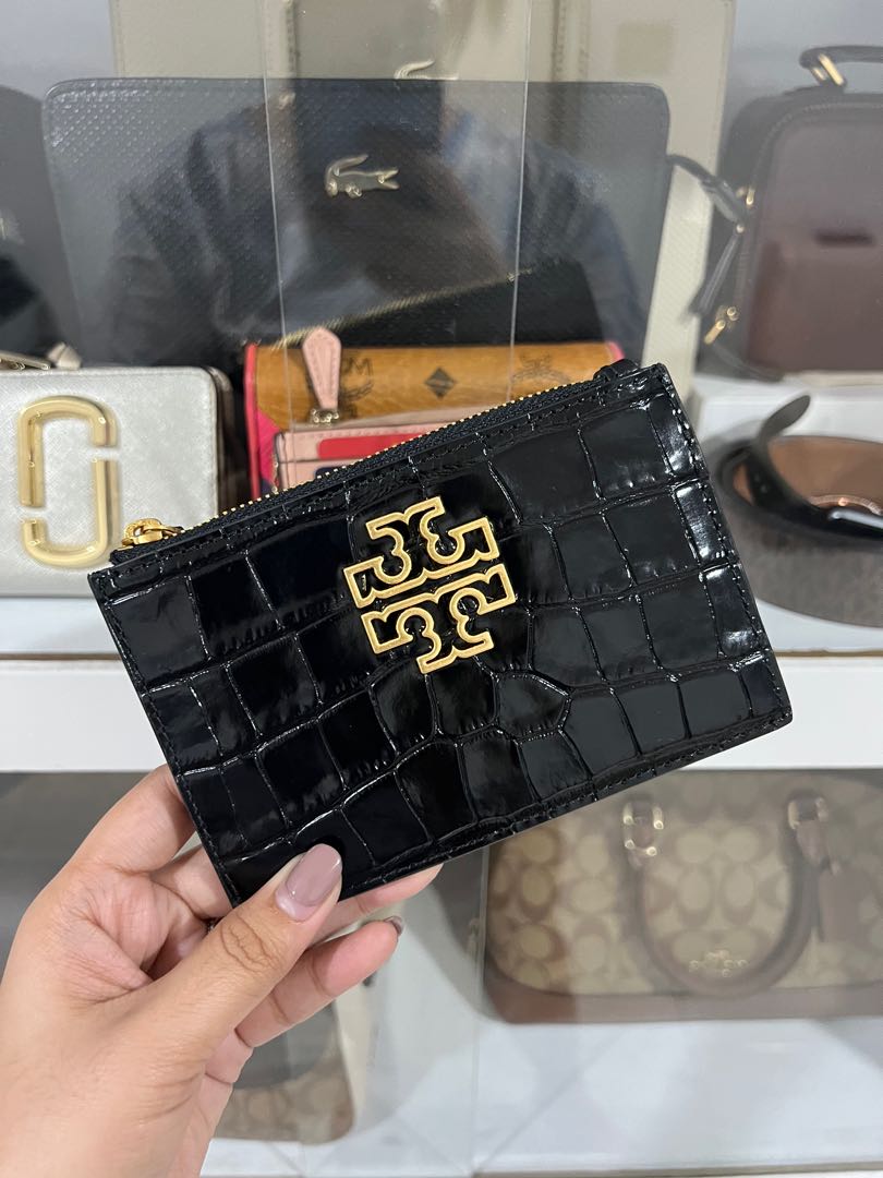 Tory Burch Britten card holder, Women's Fashion, Bags & Wallets, Wallets & Card  holders on Carousell