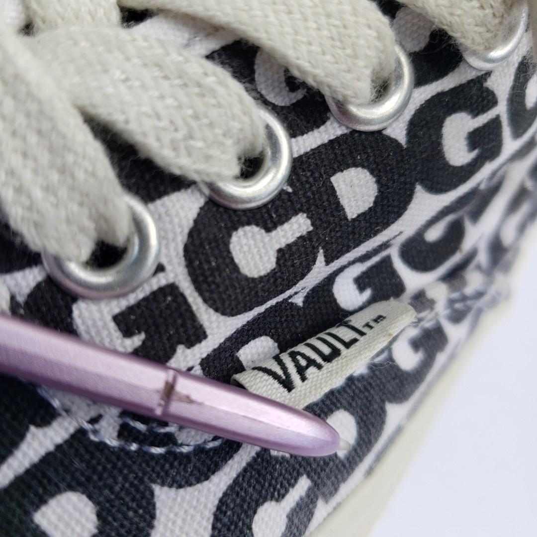 AUTHENTIC Vans x CDG Vault (Category: Sneakers & Footwear) located in Bacolod City. Submitted by bt_ph (Listing ID 1179347444, Image 3). Description: Vans in collaboration with Comme des Garçons 38 EU | 6 US men | 7.5 US wmn | 24 cm Condition is excellent with minor sign of use No sole separation No stain.