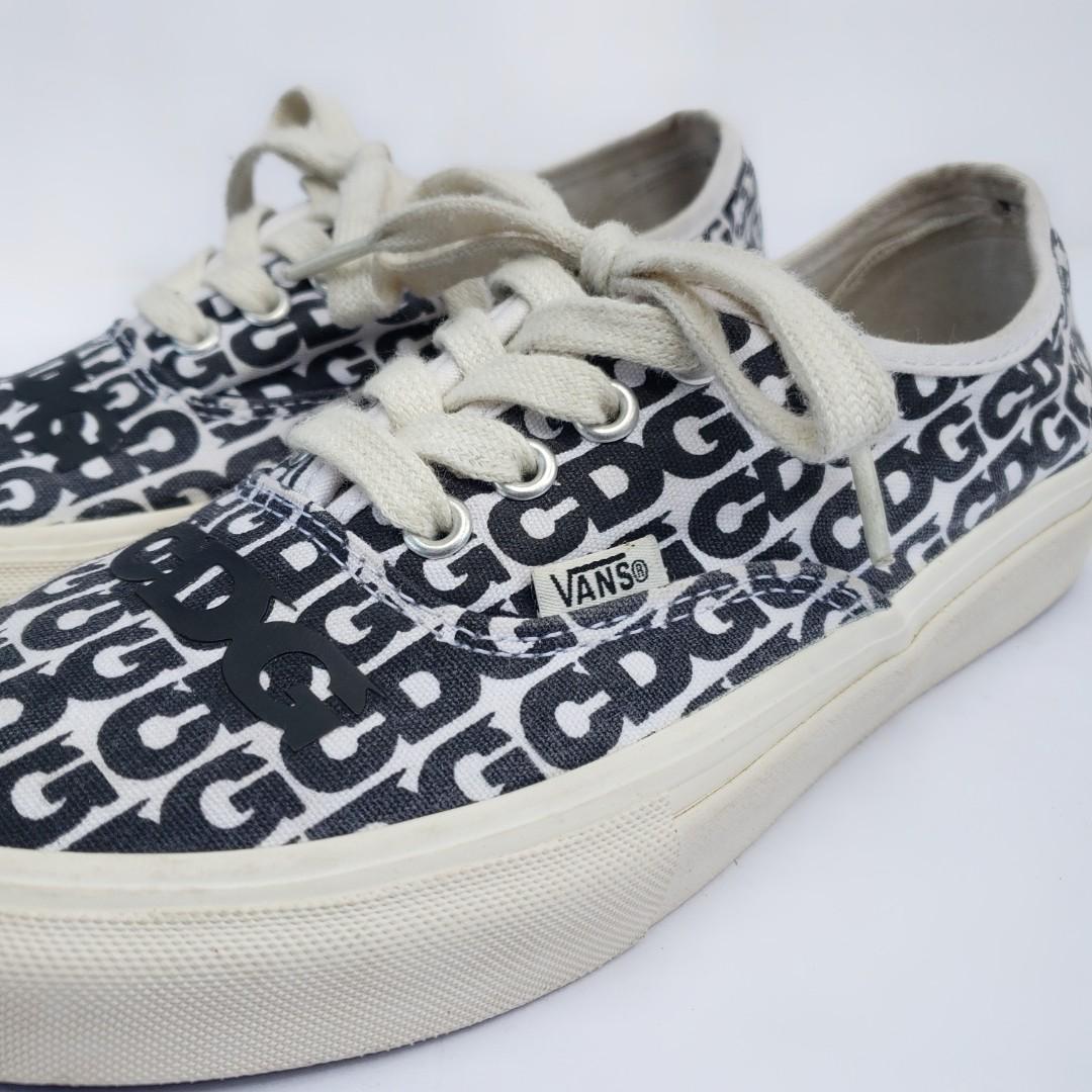 AUTHENTIC Vans x CDG Vault (Category: Sneakers & Footwear) located in Bacolod City. Submitted by bt_ph (Listing ID 1179347444, Image 2). Description: Vans in collaboration with Comme des Garçons 38 EU | 6 US men | 7.5 US wmn | 24 cm Condition is excellent with minor sign of use No sole separation No stain.