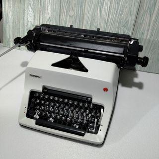 13" Olympia Standard Manual Typewriter