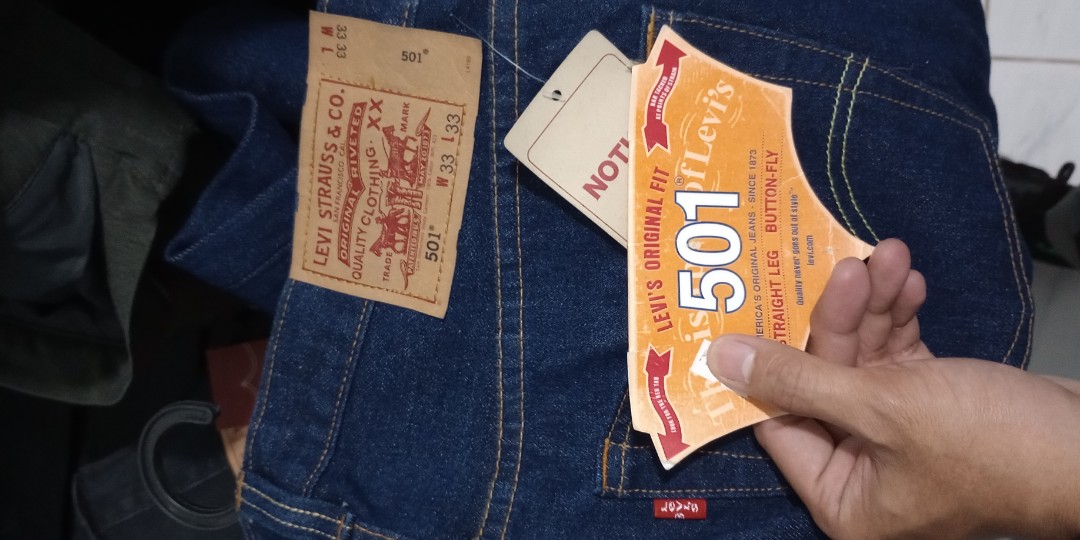 501 size 33 levis, Men's Fashion, Bottoms, Jeans on Carousell