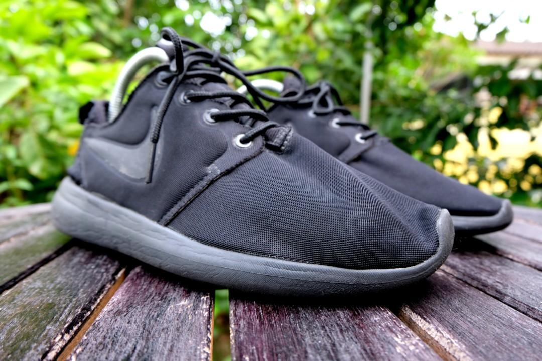 7UK NIKE ROSHE TWO TRIPLE BLACK