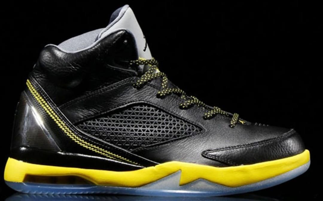 Air Jordan Flight Remix Men s Fashion Footwear Sneakers on Carousell