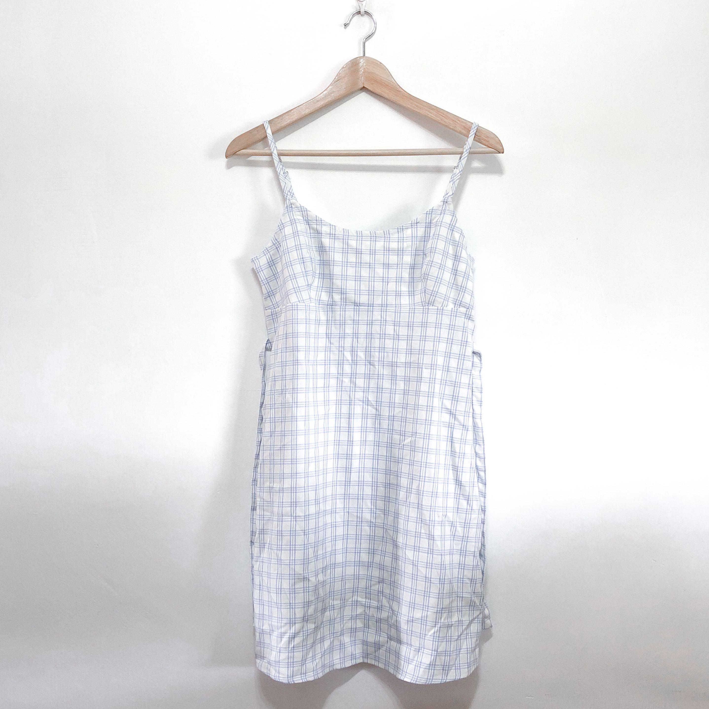 Brandy Melville Wrap Robbie dress, Women's Fashion, Dresses & Sets, Dresses  on Carousell