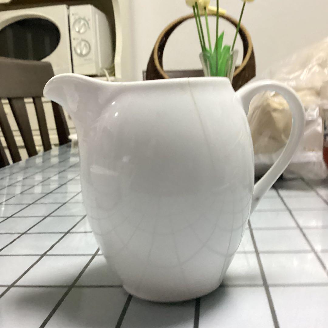 Ceramic Milk Jar (Category: Coffee & Tea Tableware) located in Baliuag. Submitted by importeditemsbykimi (Listing ID 1179564964, Image 1). Description: Can still be used Minimal hairline.