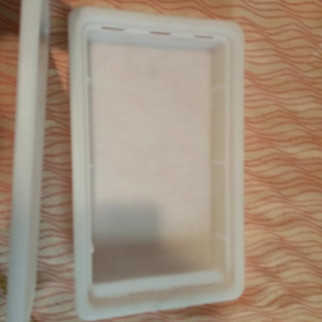 Chopping board with removable container (Category: Knives & Chopping Boards) located in Quezon City. Submitted by sharpknivesmatter_ph (Listing ID 1179487292, Image 3). Description: Heavy duty chopping board with removable container Container made of the durable pastic Use it for faster, less mess food prep..