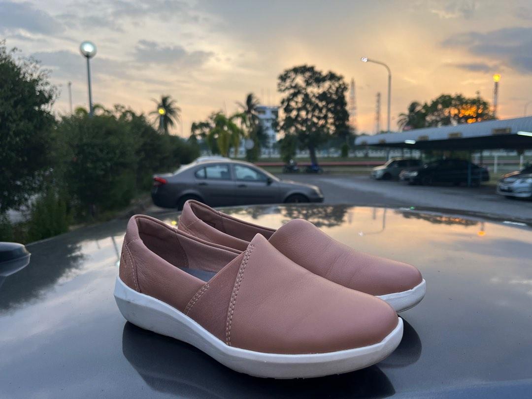 Clarks women discount slip on