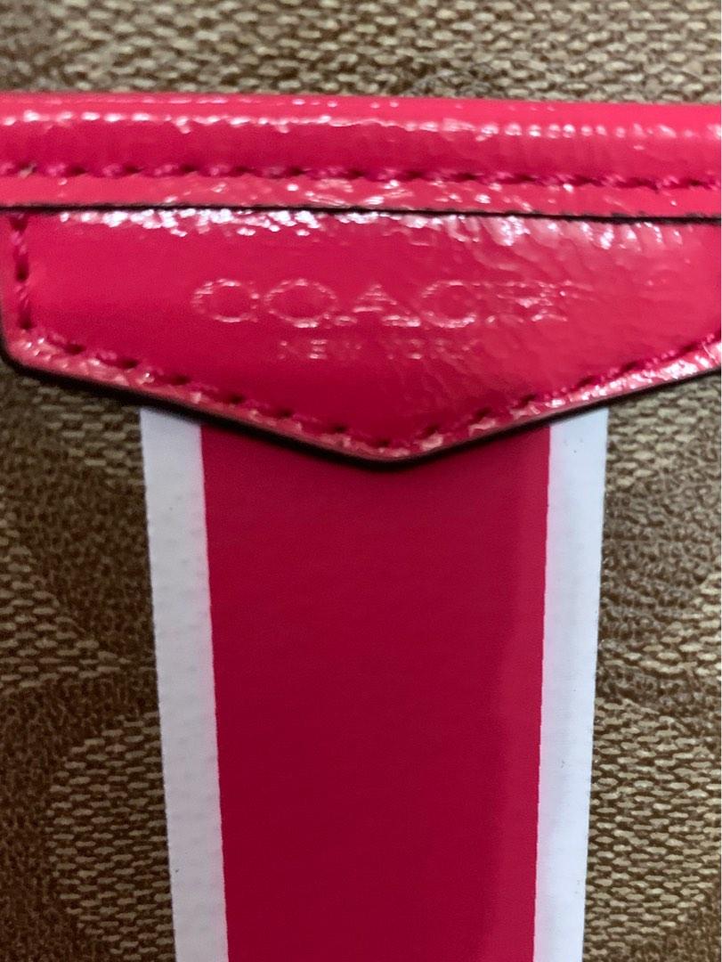 coach signature strap pvc swing pack (Category: Luxury Bags & Wallets) located in Quezon City. Submitted by neth_746 (Listing ID 1179519569, Image 2). Description: .