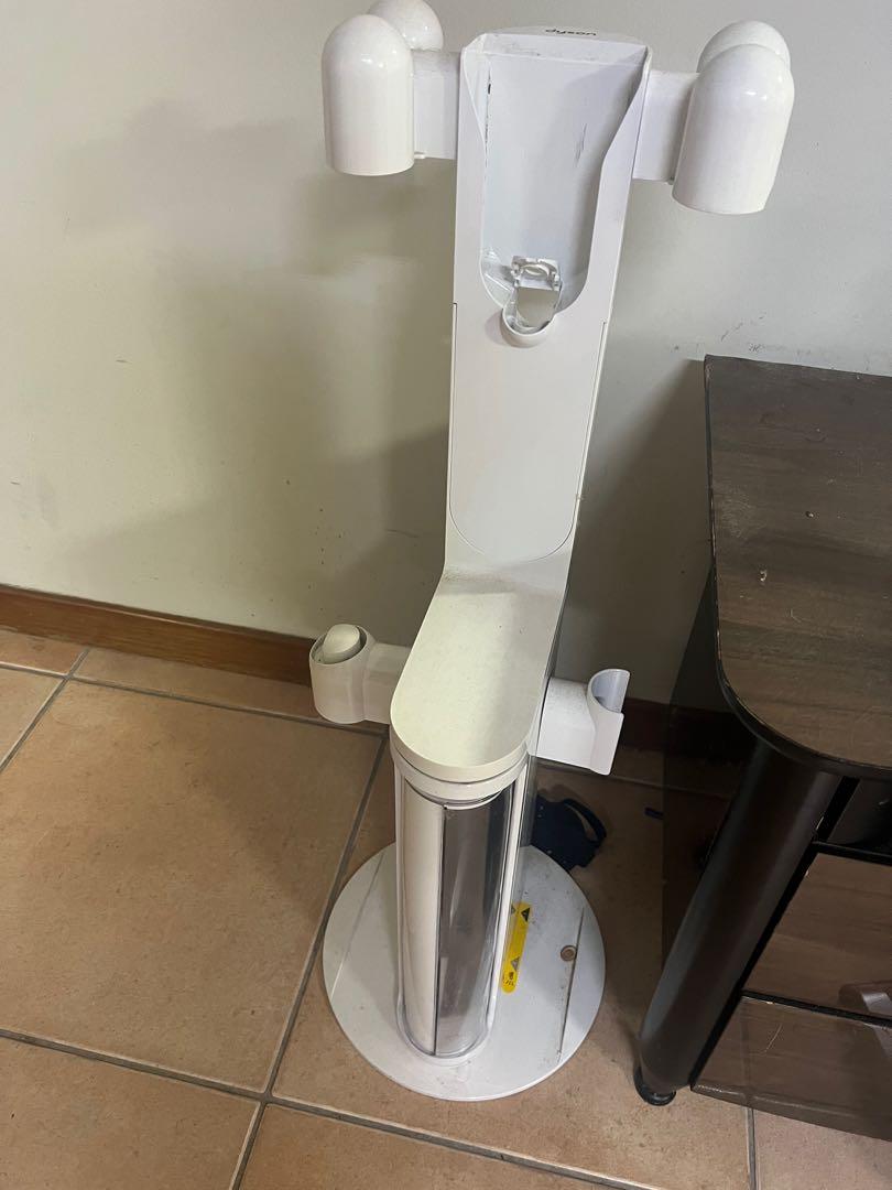 Dyson v10 docking station with tools, TV & Home Appliances, Vacuum