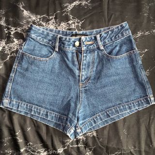 (Category: ) located in . Submitted by huiithrift (Listing ID 1179583722, Image 1). Description: .